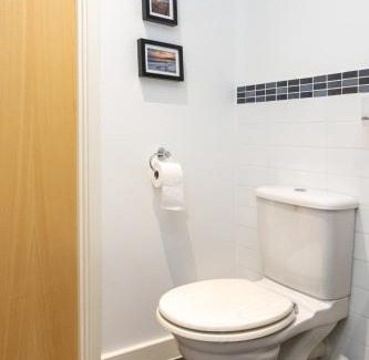 The Lane Apartment | Bright & Airy 1 Bedroom Apartment in Trendy Peckham