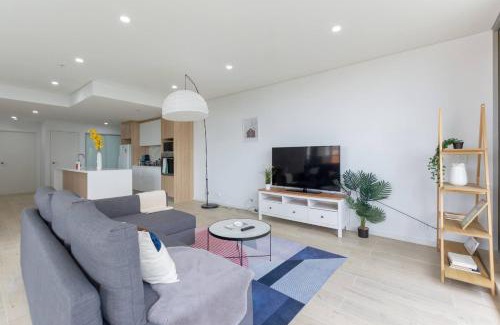 Parramatta Apartment | Bright & Airy 2BR - Steps to Station & Westfield