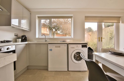 Llanishen Apartment | Bright & Airy 3-Bed with Parking