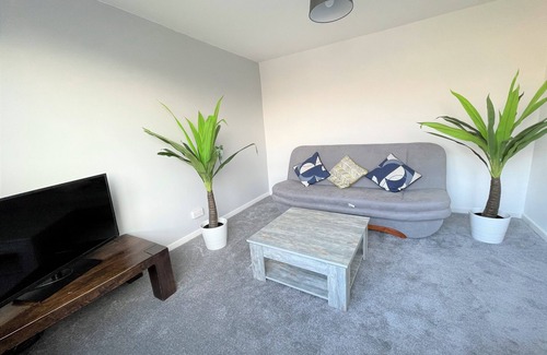 Sheffield House | Bright & Airy 3BR Home with Parking