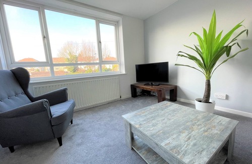 Sheffield House | Bright & Airy 3BR Home with Parking