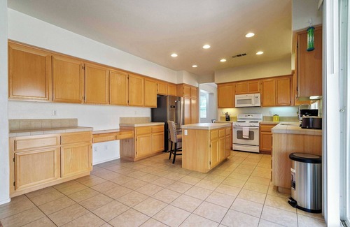 Lancaster House | Bright & Airy 4BR in Lancaster, Open Concept & Remodeled w Large Backyard#41390