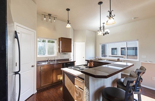 Missoula Apartment | Bright, airy, contemporary row home located in Orchard Home