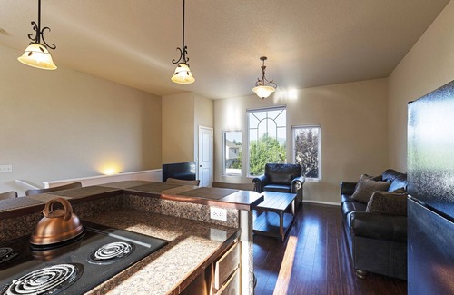 Missoula Apartment | Bright, airy, contemporary row home located in Orchard Home