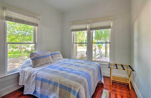 Historic Downtown Melbourne Cottage | Bright & Airy Escape: 3 Mi to Melbourne Beach