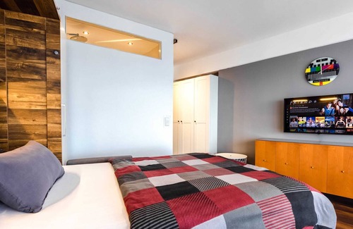 Antonsviertel Apartment | ☆BRIGHT: Amazing Views ☆ Close to City Center & Congress + Balcony