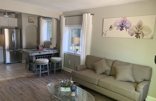 East Galt House | Bright and Adorable 2 bedroom unit