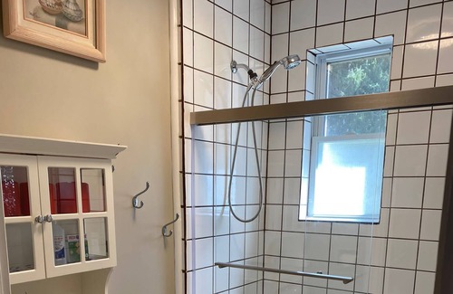 East Galt House | Bright and Adorable 2 bedroom unit