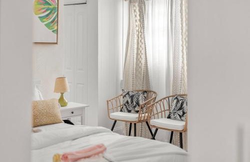 Flamingo Parks Apartment | Bright and Airy Apartment on Flamingo Dr