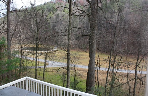 Ferguson Cabin | Bright and Airy Mountain Cabin, Hot tub, Pet Friendly, WiFi, Fireplace