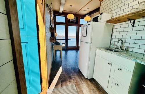 Lake City House | Bright and airy tiny home close to quaint river towns!
