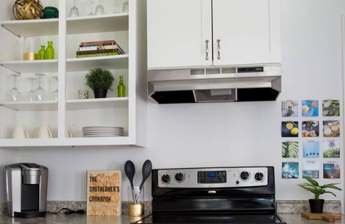 Riverland Terrace House | Bright and beautiful 2-bedroom carriage house in Charleston SC with AC, WiFi