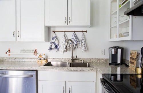 Riverland Terrace House | Bright and beautiful 2-bedroom carriage house in Charleston SC with AC, WiFi