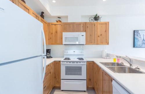 Village North Apartment | Bright and Clean, Walk Everywhere, Shared Pool and Hot Tub