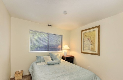 Rescue House | Bright and Comfortable