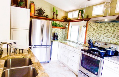 Kerrville Cottage | Bright And Comfy Home In The Eclectic, Antique Methodist Encampment Neighborhood