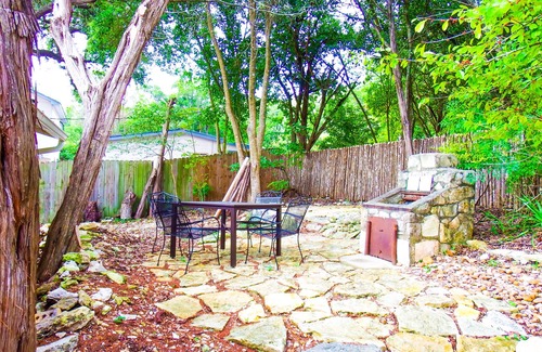 Kerrville Cottage | Bright And Comfy Home In The Eclectic, Antique Methodist Encampment Neighborhood