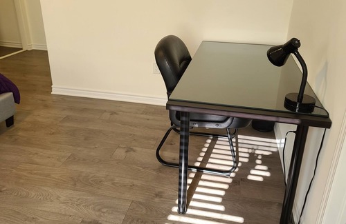Hespeler House | Bright and Contemporary, Centrally located townhouse