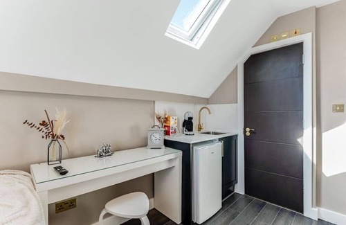 Seven Sisters Condo | Bright and Cosy Studio - Excellent Location