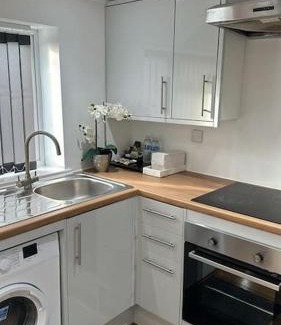 Iffley Apartment | Bright and cosy loft converted studio apartment!