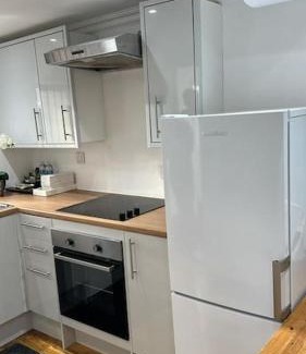 Iffley Apartment | Bright and cosy loft converted studio apartment!
