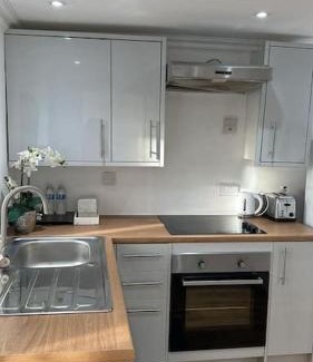 Iffley Apartment | Bright and cosy loft converted studio apartment!