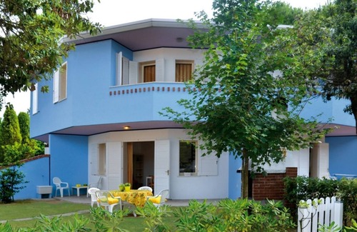 Bibione Apartment | Bright and Cozy Apartment with a Private Garden to Enjoy