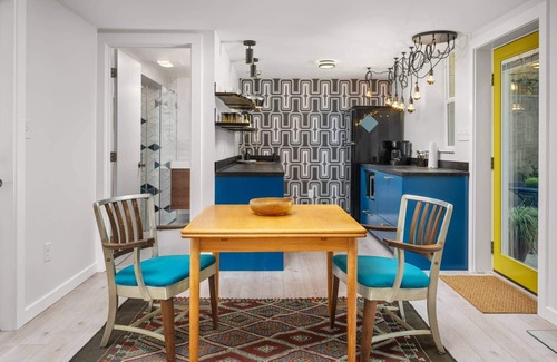 Vernon House | Bright and Fun Modern Vibe, New Decor and Furnishing Throughout, Four Blocks 2 Alberta Arts District