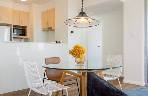 Waterloo Apartment | Bright and Modern Apartment in Amazing Location