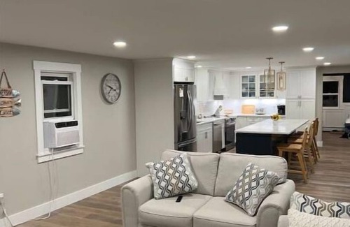 North Windham House | Bright and Peaceful 6 Bedroom Home on Sebago Lake