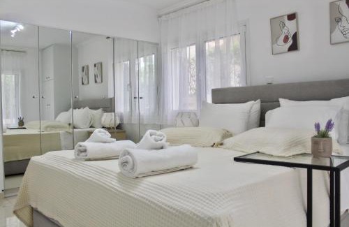 Varkiza Apartment | Bright and Peaceful Apartment near Varkiza beach