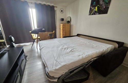 Bagnolet Apartment | Bright and pleasant studio near city center