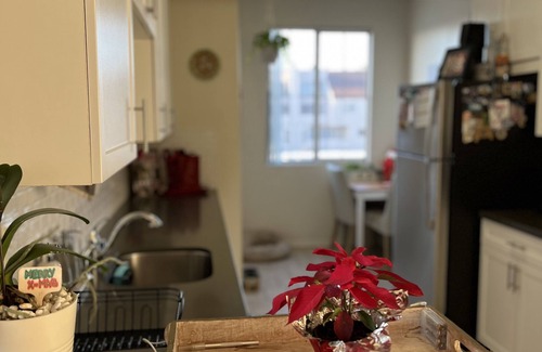 Sawtelle Condo | Bright and quiet LA condo on the top floor.