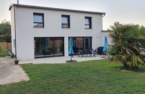 Planguenoual House | Bright and spacious family home near beach and marina