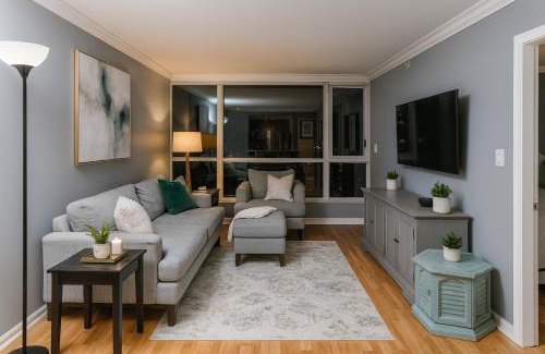 West End Apartment | Bright and Spacious 2BR in Vancouvers Prestigious Coal Harbour