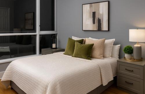 West End Apartment | Bright and Spacious 2BR in Vancouvers Prestigious Coal Harbour