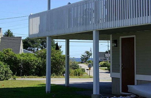 Biddeford Cottage | Bright and Spacious Hills Beach cottage
