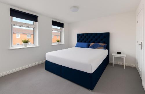London Borough of Hounslow House | Bright and Spacious King & Double Rooms, Free Private Parking, Close to Heathrow