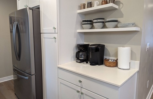 Mount Auburn House | Bright and Spacious 5 BR Home Close to downtown. Pet-Friendly!