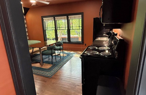 Inman Park Apartment | Bright and Stylish Inman Park Carriage House - 30 day minimum