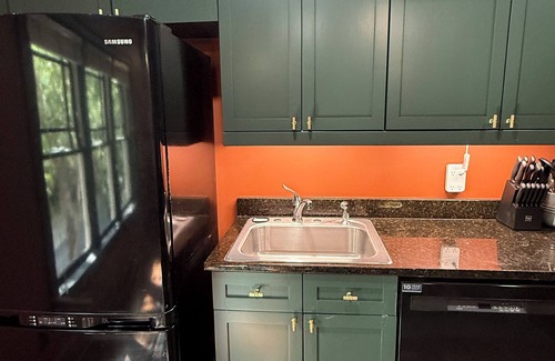 Inman Park Apartment | Bright and Stylish Inman Park Carriage House - 30 day minimum