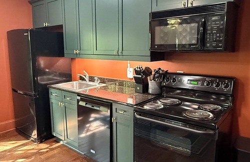 Inman Park Apartment | Bright and Stylish Inman Park Carriage House - 30 day minimum