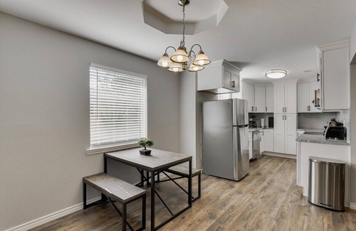 Buckner Terrace - Everglade Park House | Bright and Sunny Dallas Getaway