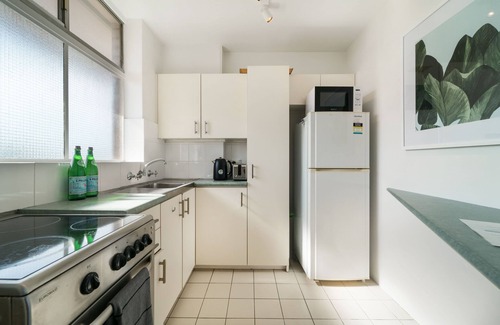 Neutral Bay Apartment | Bright And Sunny Studio Apartment