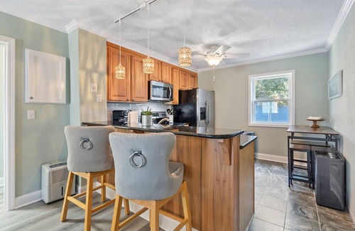 McCutcheon Field Condo | Bright and Cozy Oceanfront Condo – 2BR/2BA, Sleeps 4, Incredible Views