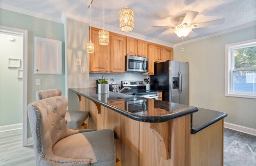 McCutcheon Field Condo | Bright and Cozy Oceanfront Condo – 2BR/2BA, Sleeps 4, Incredible Views