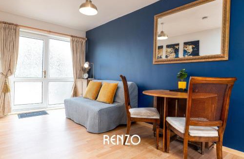 Wilford Apartment | Bright and Warm 1-bed Annexe in West Bridgford, Nottingham by Renzo, Free Driveway Parking!