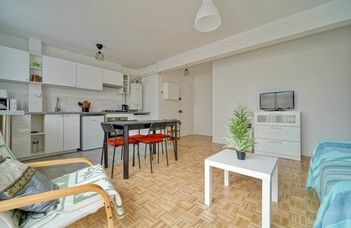 Les Puces de Saint-Ouen Apartment | Bright apartment, close to tourist attractions
