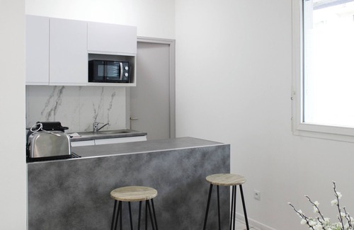 Les Puces de Saint-Ouen Apartment | Bright apartment near Paris Montmartre