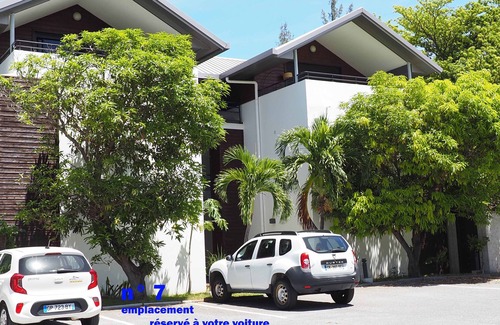 La Saline Les Bains Apartment | Bright apartment 80 meters from the lagoon, with large covered terrace